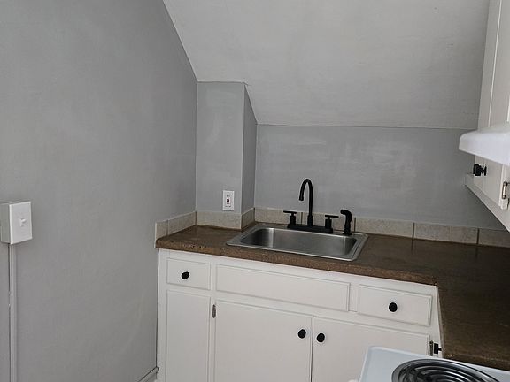 3rd image of 32 Brook St