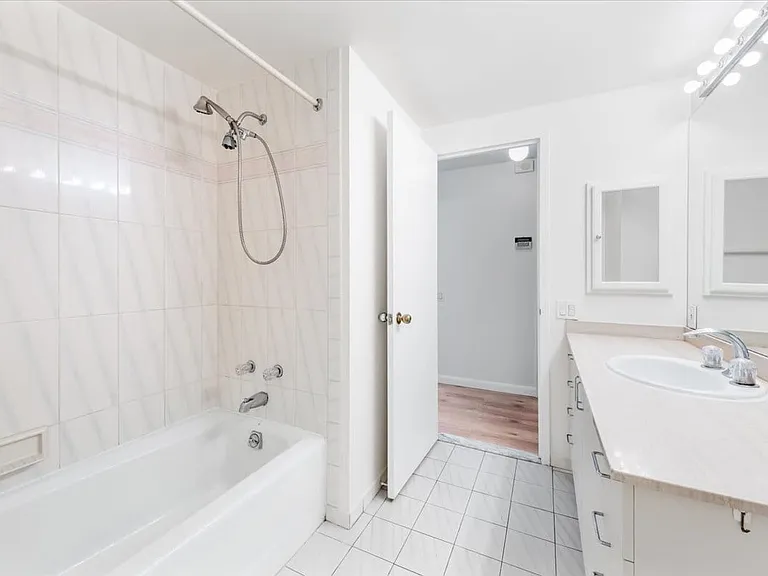 50 E Hartsdale Ave #1W — Photo 19