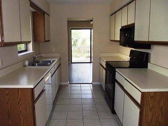 3rd image of 14 Salt Marsh Dr