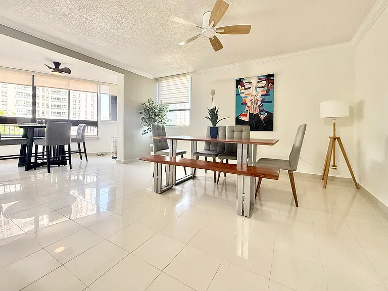 690 Teniente Cesar Luis Gonzalez Ave — Photo 7