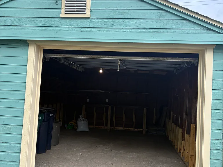 2331 Rowland Ave — Photo 23