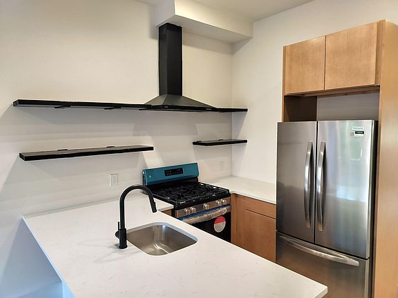 5th image of 233.5 Palisade Ave Unit 1