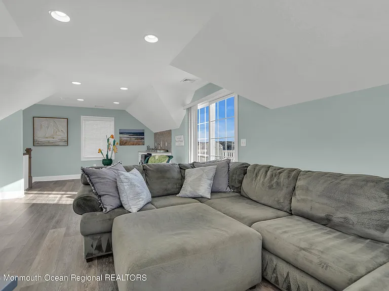 411 Harding Ave — Photo 46