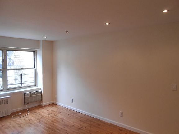 4th image of 11 Park Ave APT 1J