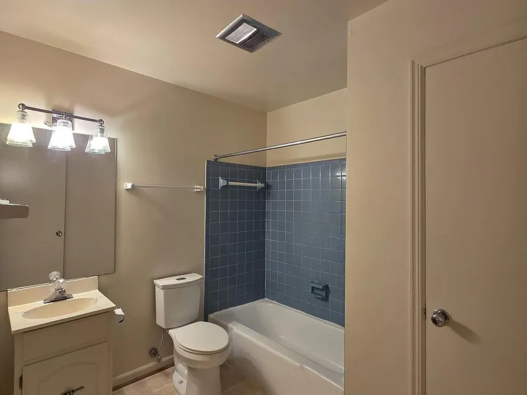 2527 Winthrop Ave SW #6 — Photo 8