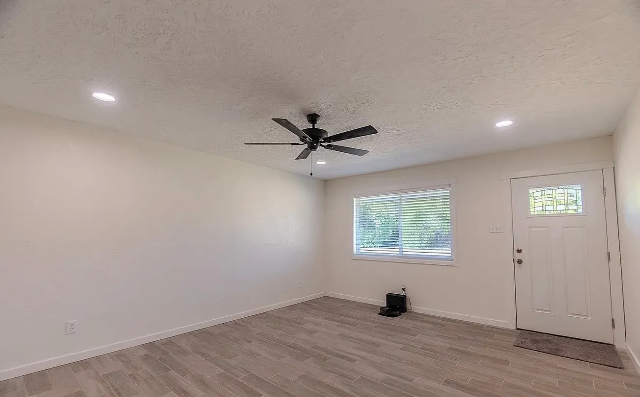 3 bed, 1136 sqft, $1,600 — Photo 4