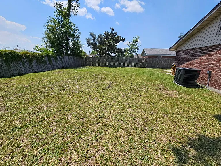221 Viola Ave S — Photo 7