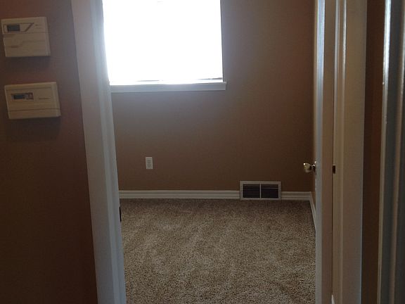 Bedroom 1 9'x10'