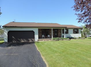 384 Sweet Acres Dr, Rochester, NY 14612