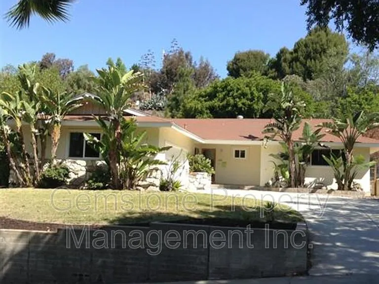 5220 Joan Ct — Photo 2