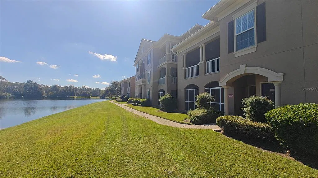 3 bed, 2.0 bath, 1346 sqft, $2,099 — Photo 1
