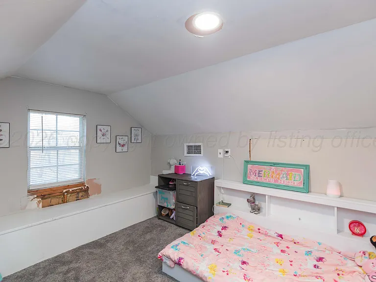 216 W 5th St — Photo 25