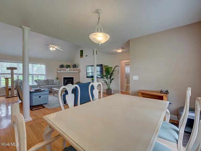 1511 Edgefield Ct — Photo 5