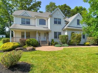 13 Blue Bird Ct, Randolph, NJ 07869