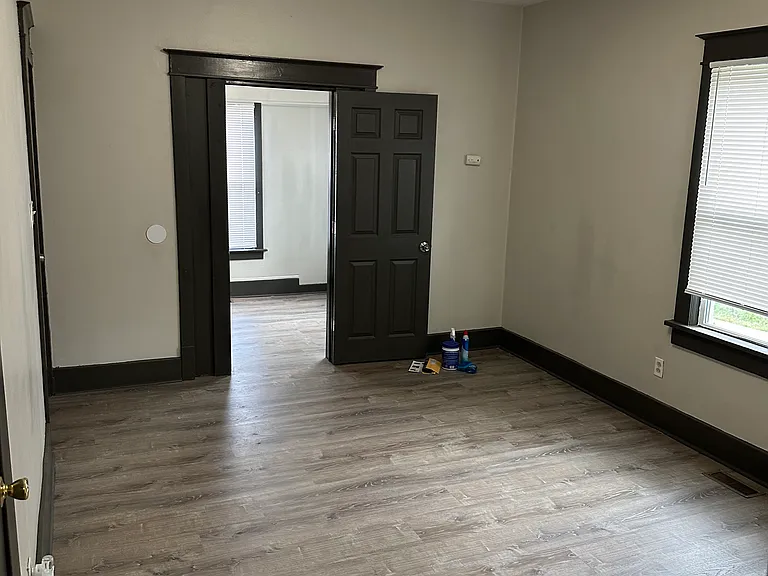 605 Linwood Ave #2 — Photo 5