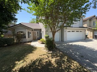 703 W Russell Ave, Visalia, CA 93277