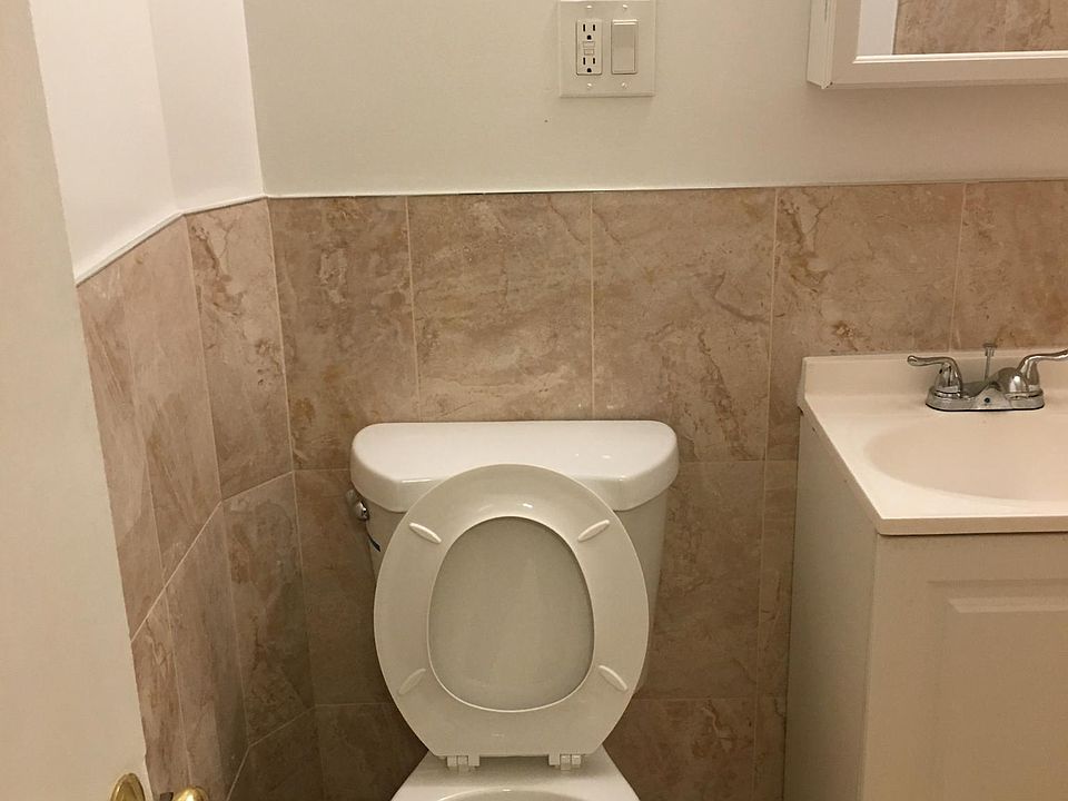 1st image of 2719 Throop Ave #2