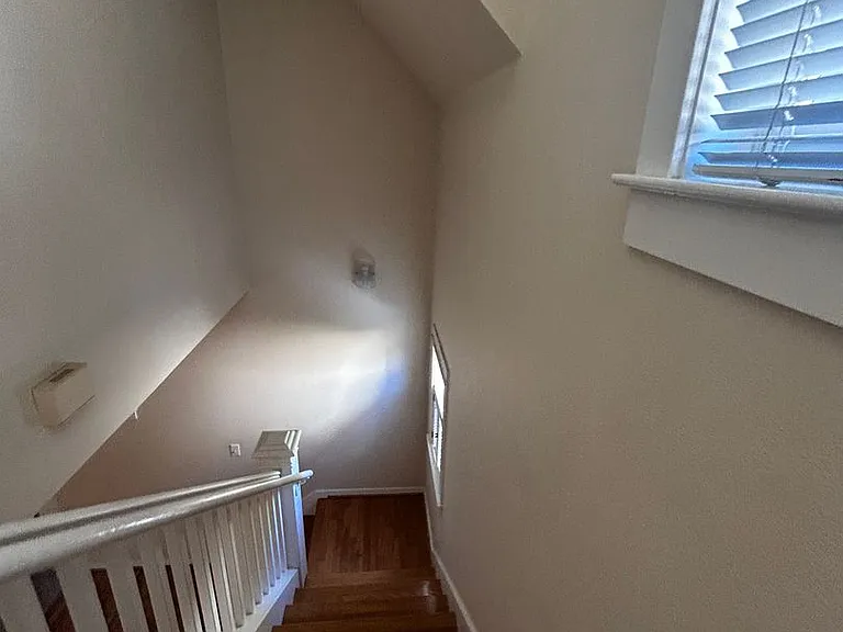 204 Roosevelt Ter — Photo 39