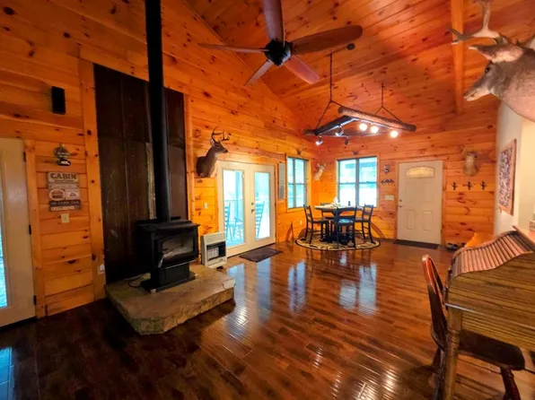 150 Trail Tree Dr, Young Harris, GA 30582