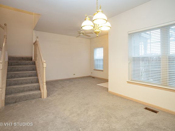3rd image of 10 Astoria Ct