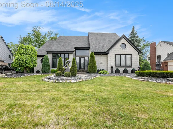 4322 Darlene Dr, Commerce Township, MI 48382