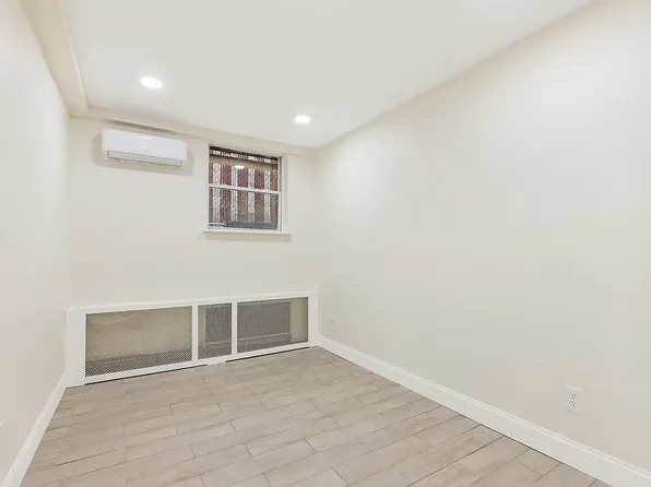 185 Oxford Street image 5 of 5