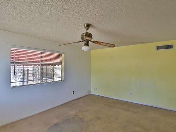 4th image of 640 E Park Pl