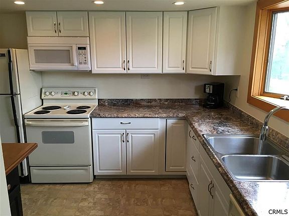 3rd image of 22 Cortland Dr