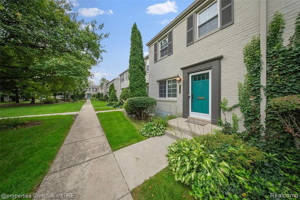 2 bed, 1.0 bath, 1256 sqft, $1,850 — Photo 2