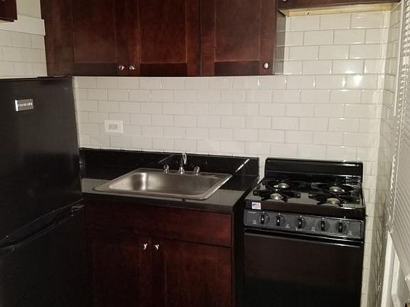2nd image of 1706 W Albion Ave APT 2W