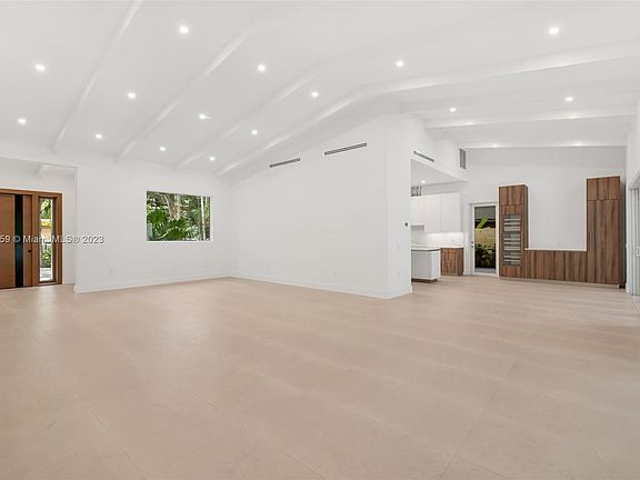 4th image of 3905 Crawford Ave