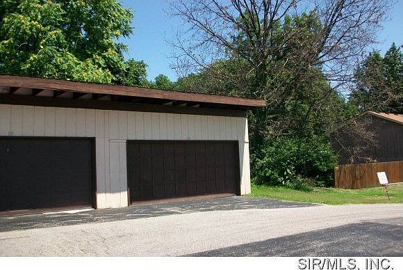 2nd image of 912 Maces Grove Rd
