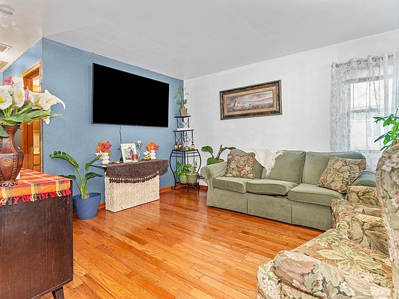 2nd image of 923 Audrey Ave