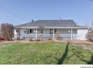 160 E Van Buren St, Auburn, IL 62615