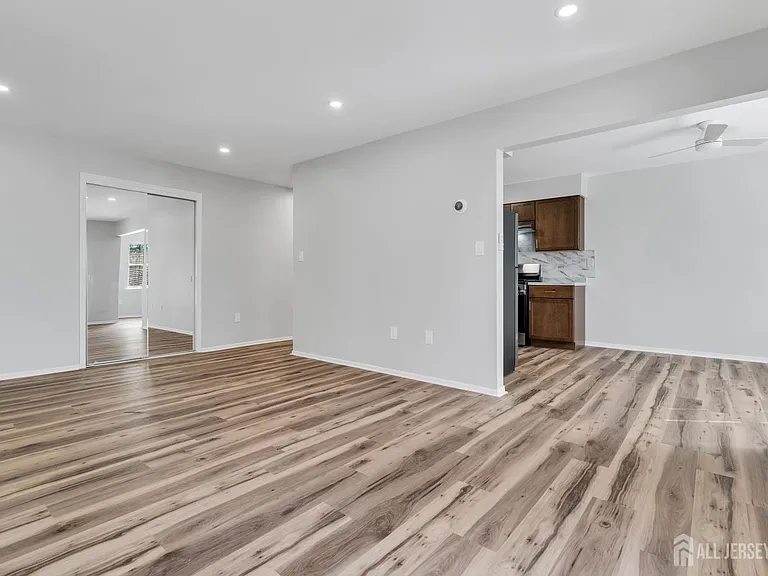812 Green Hollow Dr — Photo 6