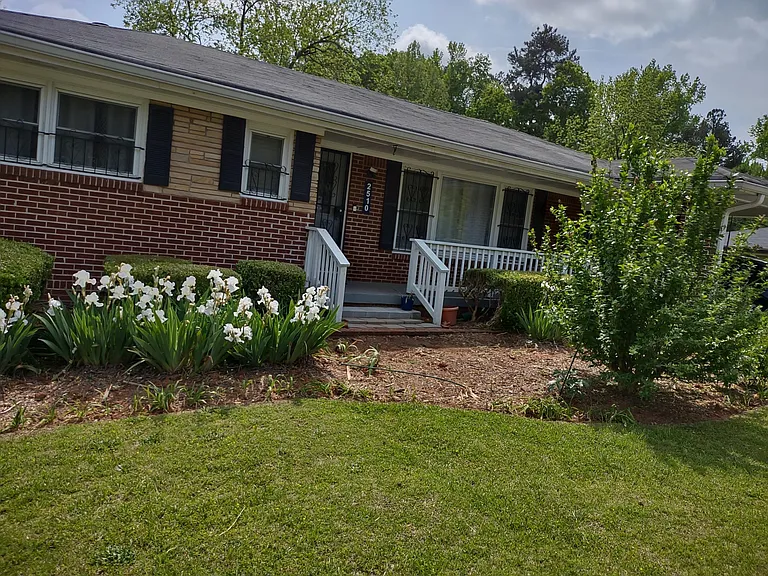 2510 Miriam Ln — Photo 6