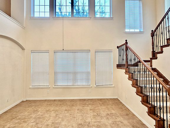 5th image of 1901 Lantana Ln