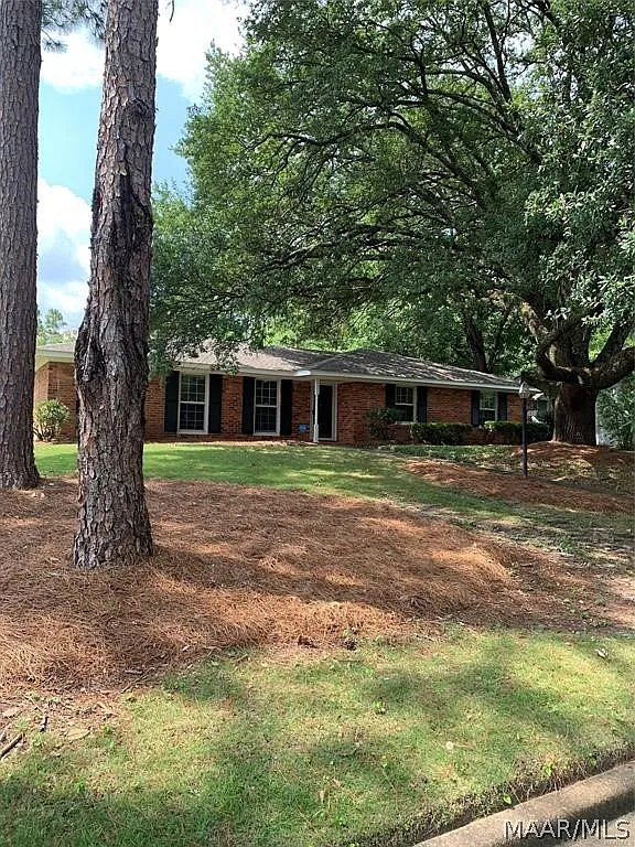 3 bed, 2.0 bath, 2290 sqft, $1,300 — Photo 1
