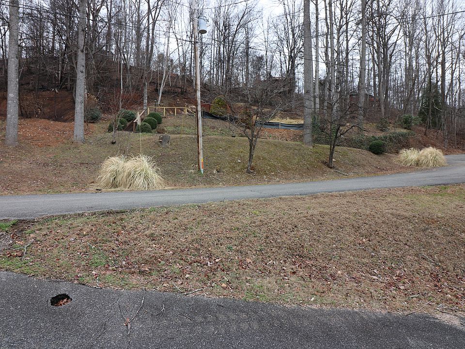 2nd image of 1108 Villa Ln