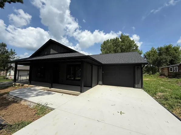 931 Liberty Ave, Dubuque, IA 52001