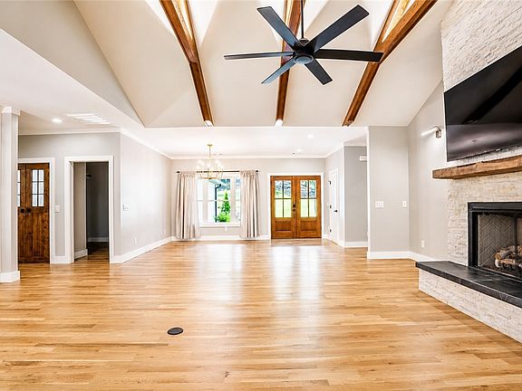 5th image of 115 Maplewood Ct
