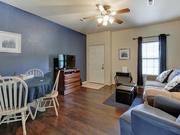 4th image of 1001 Golf Dr