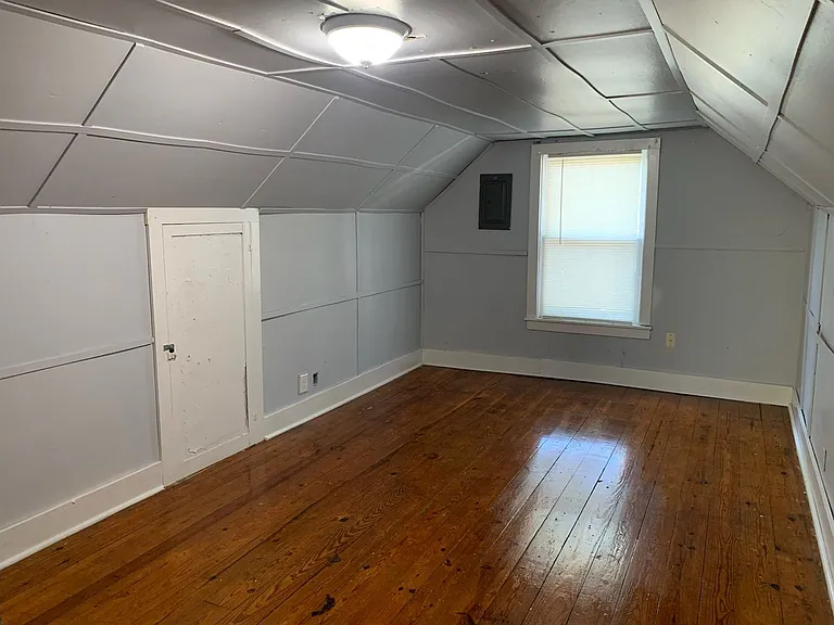 423 N Locust St — Photo 13
