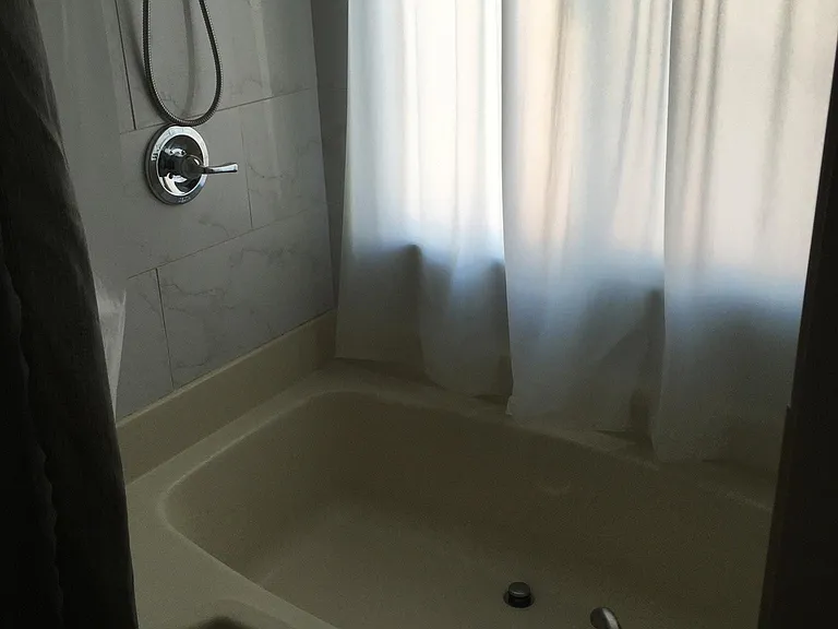 Master Soaking Tub
