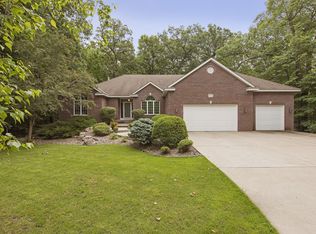 875 Deerwood Dr, Chaska, MN 55318