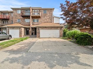 8202 Gruener Ct #8202, Palos Hills, IL 60465