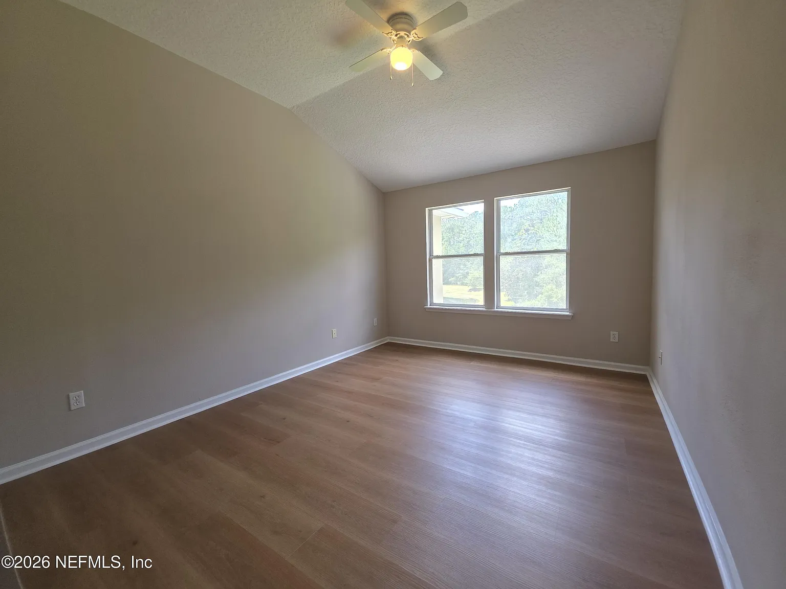 3 bed, 2.5 bath, 1773 sqft, $2,100 — Photo 2