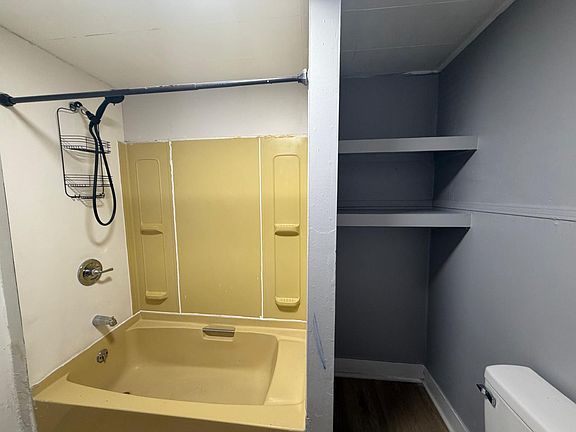 5th image of 533 W Greene St