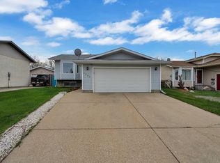 3227 145th Ave NW, Edmonton, AB T5Y 2E9