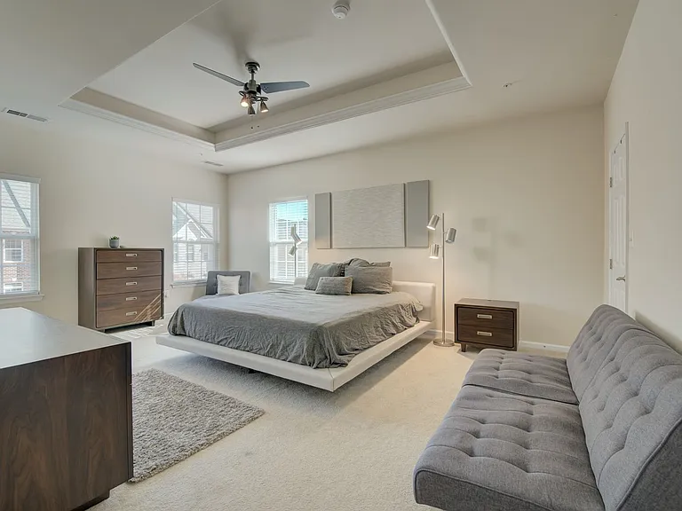 940 Hall Station Dr — Photo 17